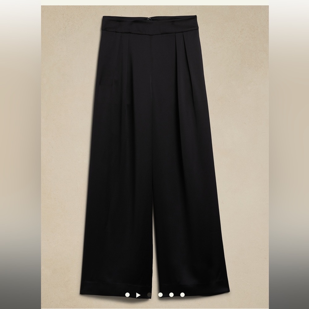 BNWT. Women’s Pleated Wide-Leg Dress Pant, BLACK. Stock photos for reference.